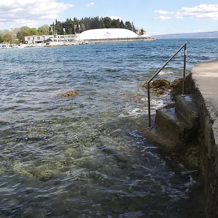 Daire Beachfront Drazen, With Garden And Parking