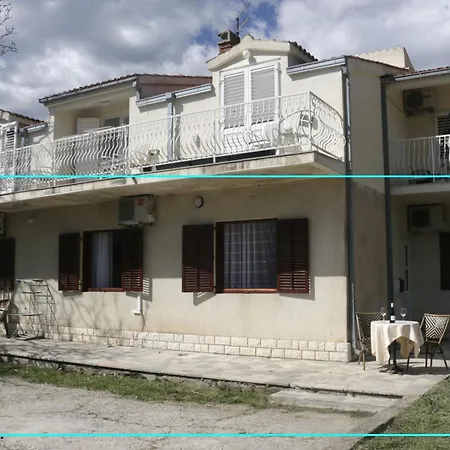 Beachfront Drazen, With Garden And Parking Split