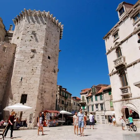 Beachfront Drazen, With Garden And Parking * Split