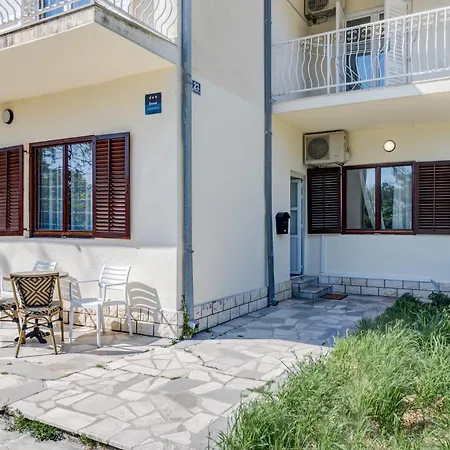 Beachfront Drazen, With Garden And Parking * Split