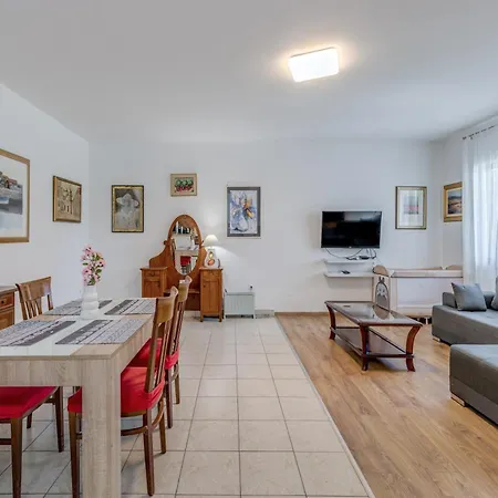 Beachfront Drazen, With Garden And Parking Daire *