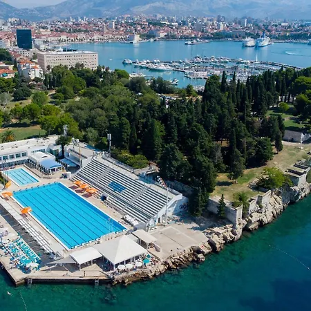 아파트 Beachfront Drazen, With Garden And Parking *