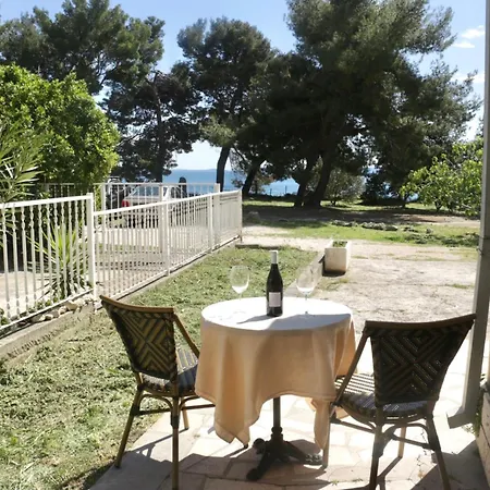 Beachfront Drazen, With Garden And Parking Apartment *