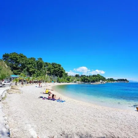 Beachfront Drazen, With Garden And Parking 아파트