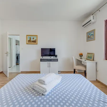 Beachfront Drazen, With Garden And Parking * 스플리트