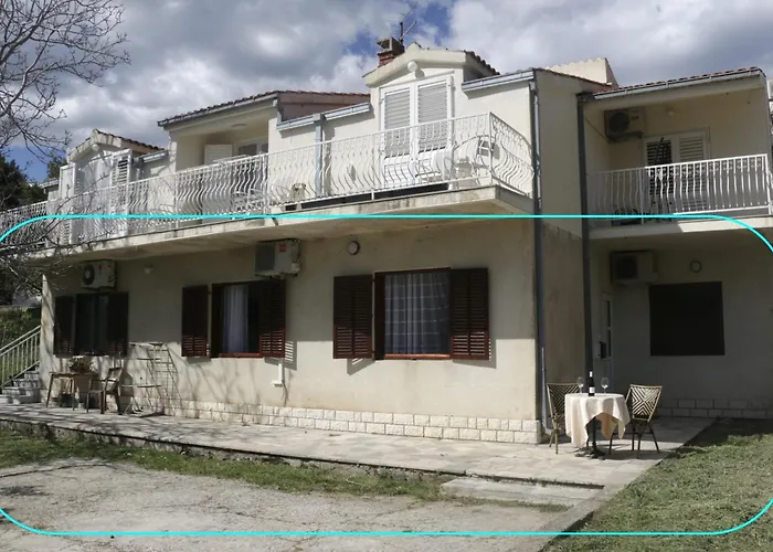 Beachfront Drazen, With Garden And Parking Split