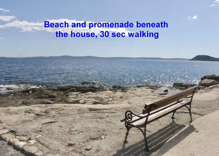 Beachfront Drazen, With Garden And Parking アパート