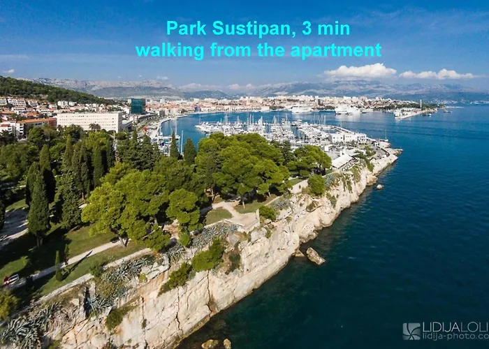 Beachfront Drazen, With Garden And Parking * Split