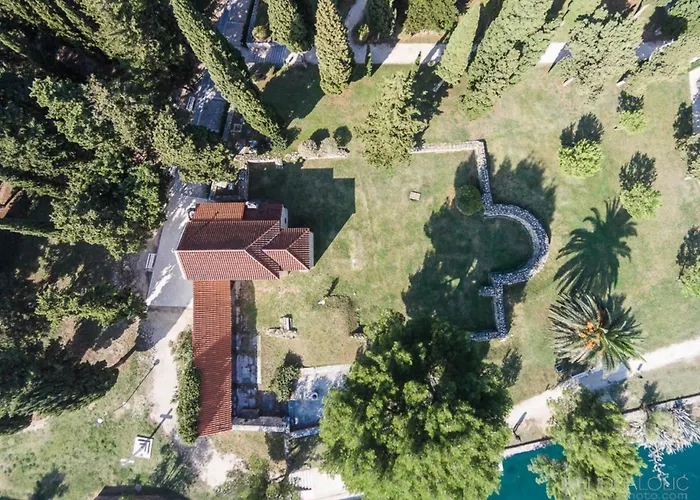 Beachfront Drazen, With Garden And Parking Apartamento *