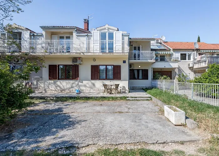 Beachfront Drazen, With Garden And Parking アパート