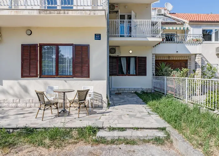 Beachfront Drazen, With Garden And Parking Apartamento *