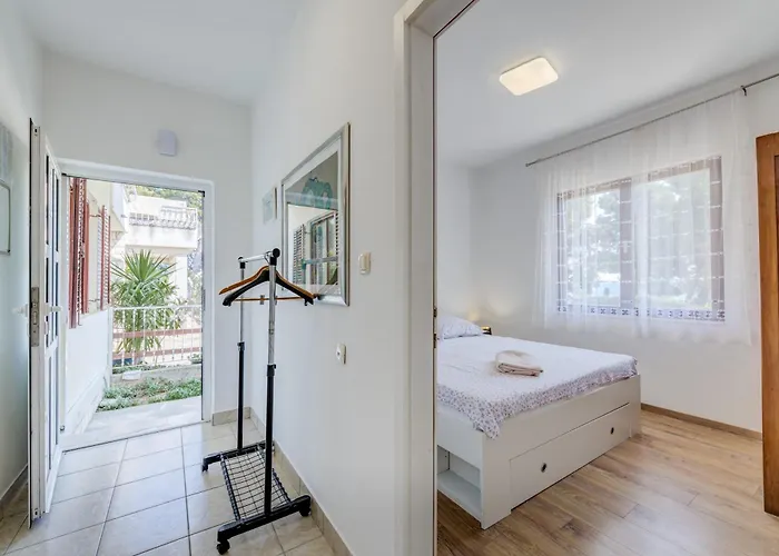 Beachfront Drazen, With Garden And Parking アパート スプリト