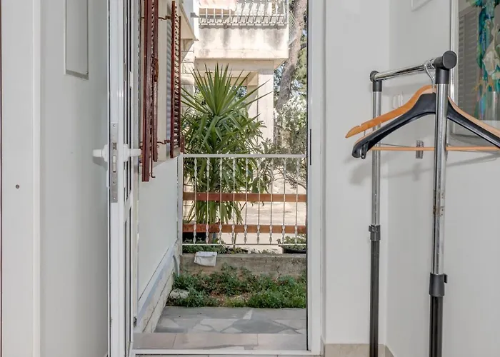 Beachfront Drazen, With Garden And Parking