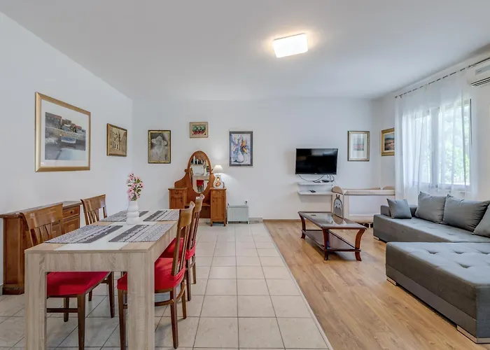 Beachfront Drazen, With Garden And Parking Apartamento *