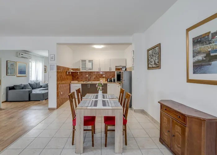 Beachfront Drazen, With Garden And Parking アパート