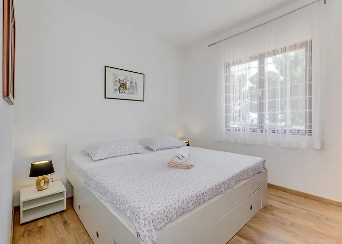 Beachfront Drazen, With Garden And Parking