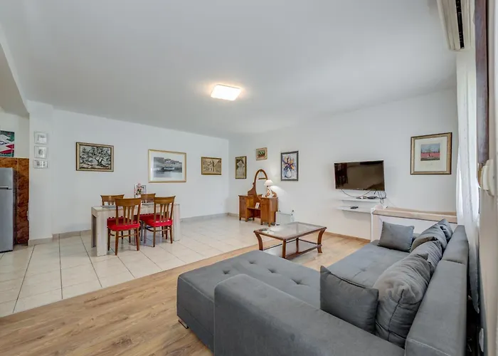 Beachfront Drazen, With Garden And Parking Split