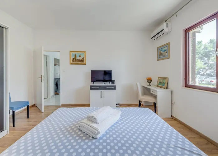 Beachfront Drazen, With Garden And Parking * スプリト